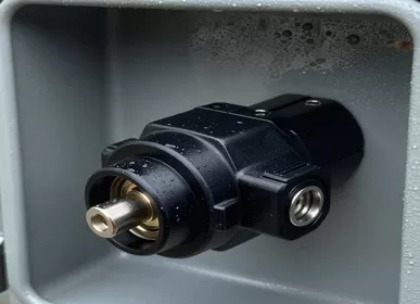 Welke factoren moeten in overweging worden genomen voor hoogstroomconnectoren die geschikt zijn voor zware omgevingen?